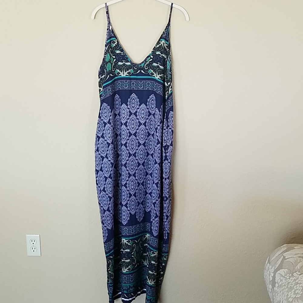 Auxo collection dress with hidden pockets